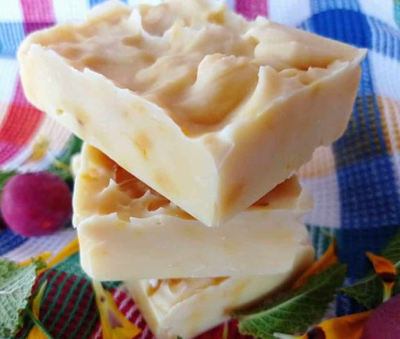 palm-oil-soap-making.png
